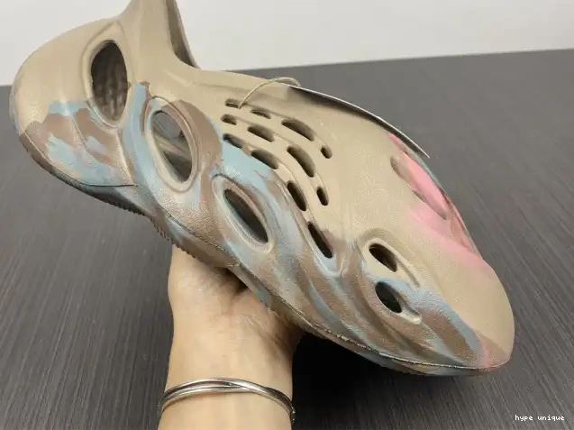 hype GY3969 Yeezy Adidas Runner Foam 0519